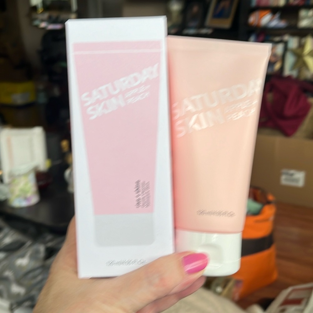 Saturday Skin Rise + Shine     Apple + Peach 120mL Gentle Cleanser.  NIB!